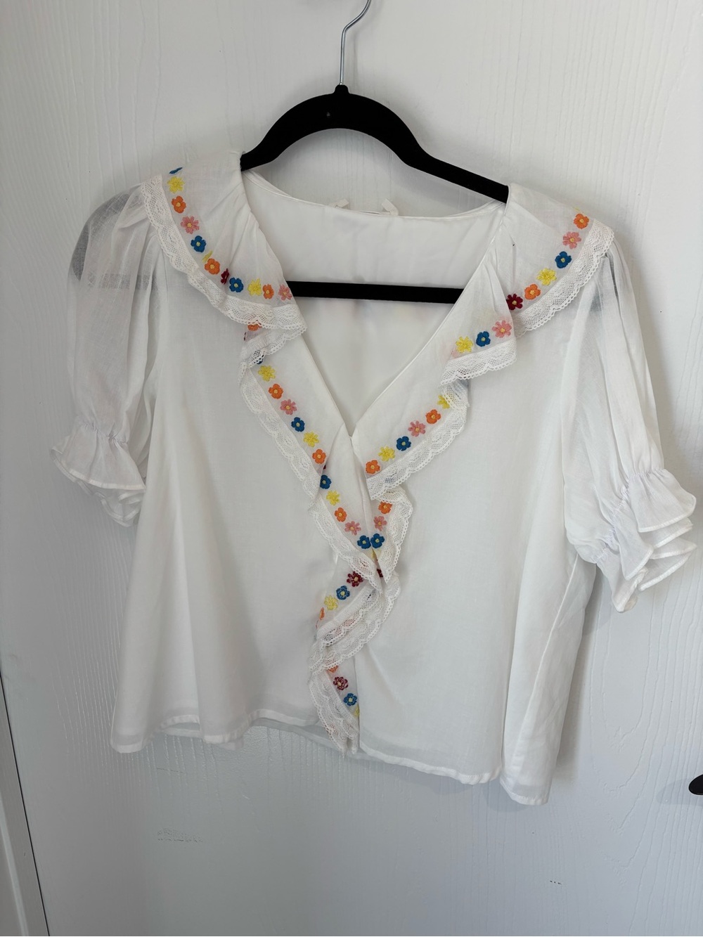 In February White Floral Trim V-Neck Women's Boho Top - Picture 2 of 6